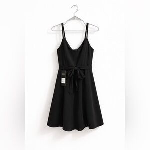 Black Tie-Waist Romper | Mono Negro Elegante